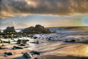 Clouds, tide and rocks during sunset at Moss Cove
